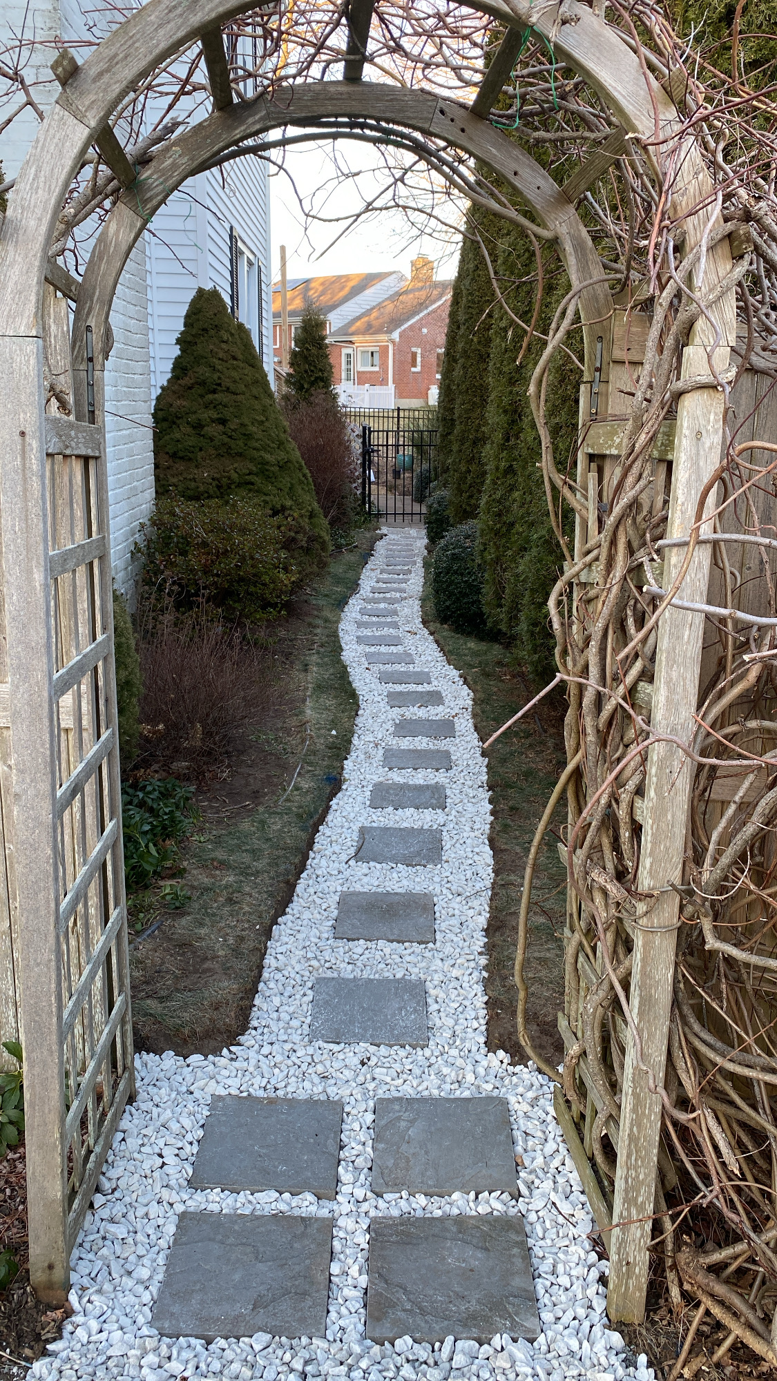 Professional landscapers serving Waterford, CT