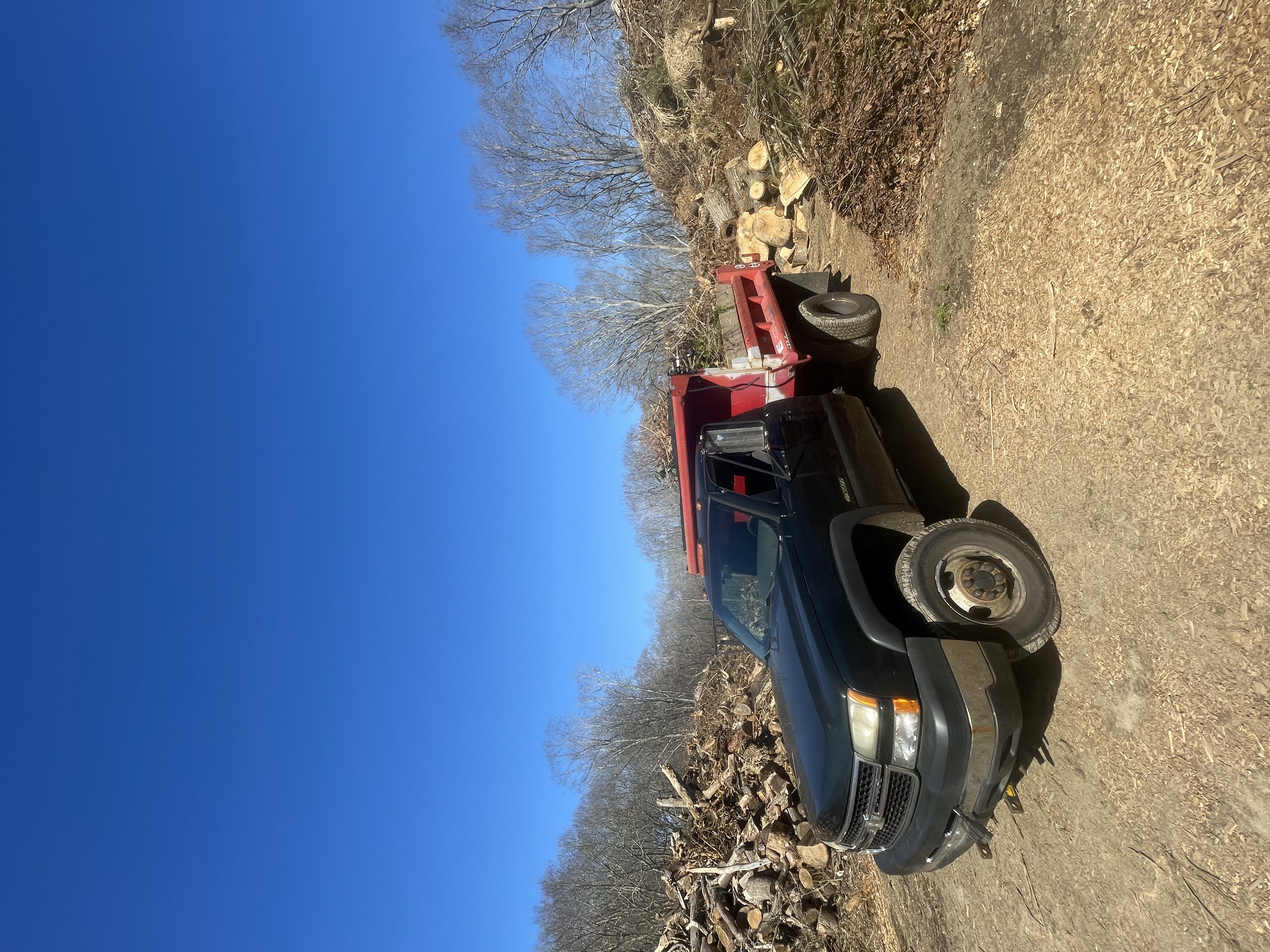 Leaf cleanup and seasonal lawn maintenance in New London Connecticut